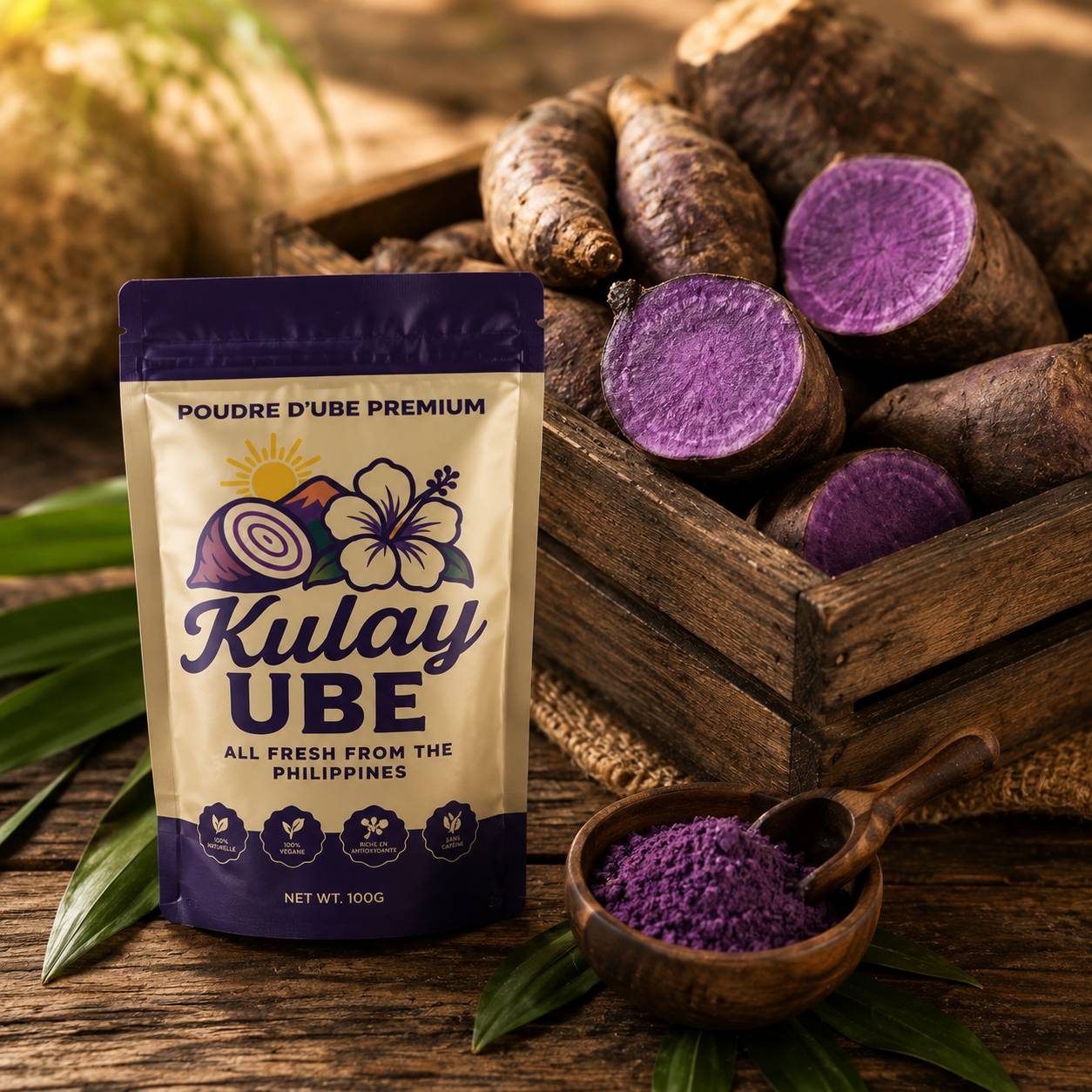Cagette en bois remplie de tubercules d'ube violets à côté du sachet Kulay Ube